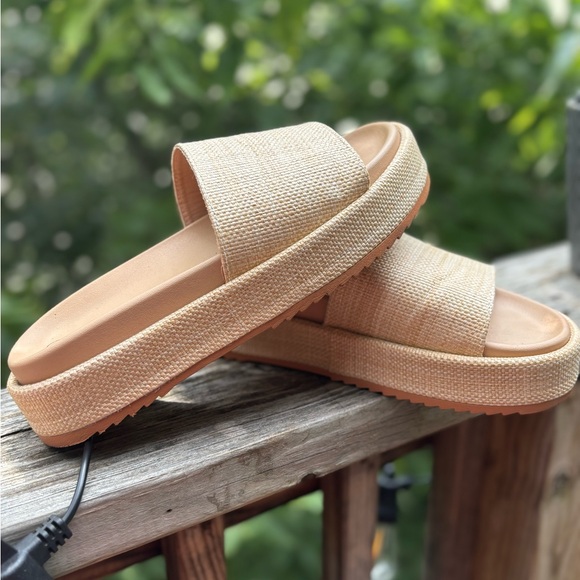 Boutique Raffia Beige Platform Sandals - Picture 6 of 6